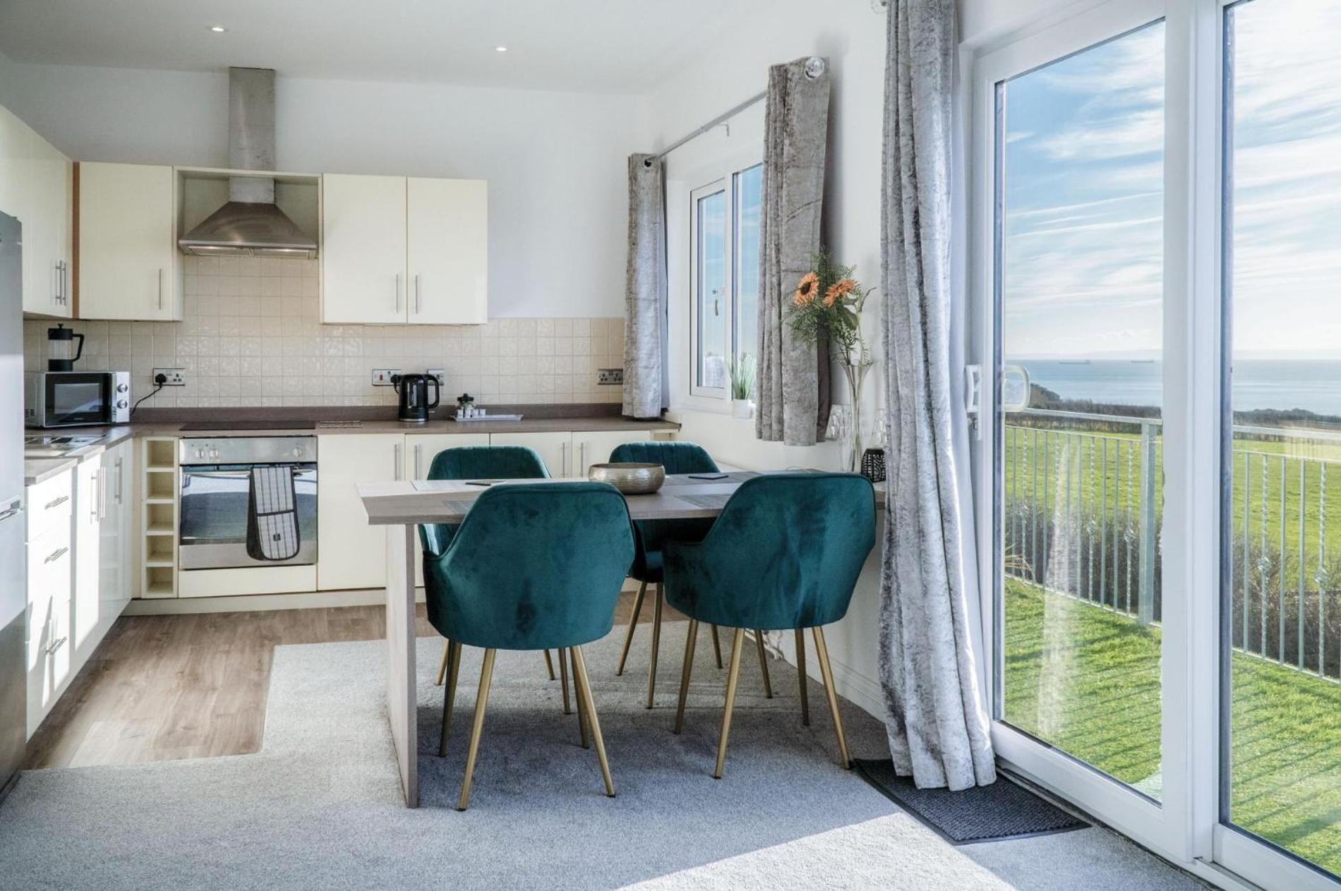 The Penthouse - 1 Bedroom Apartment - Ocean Breeze Port Eynon Exterior foto