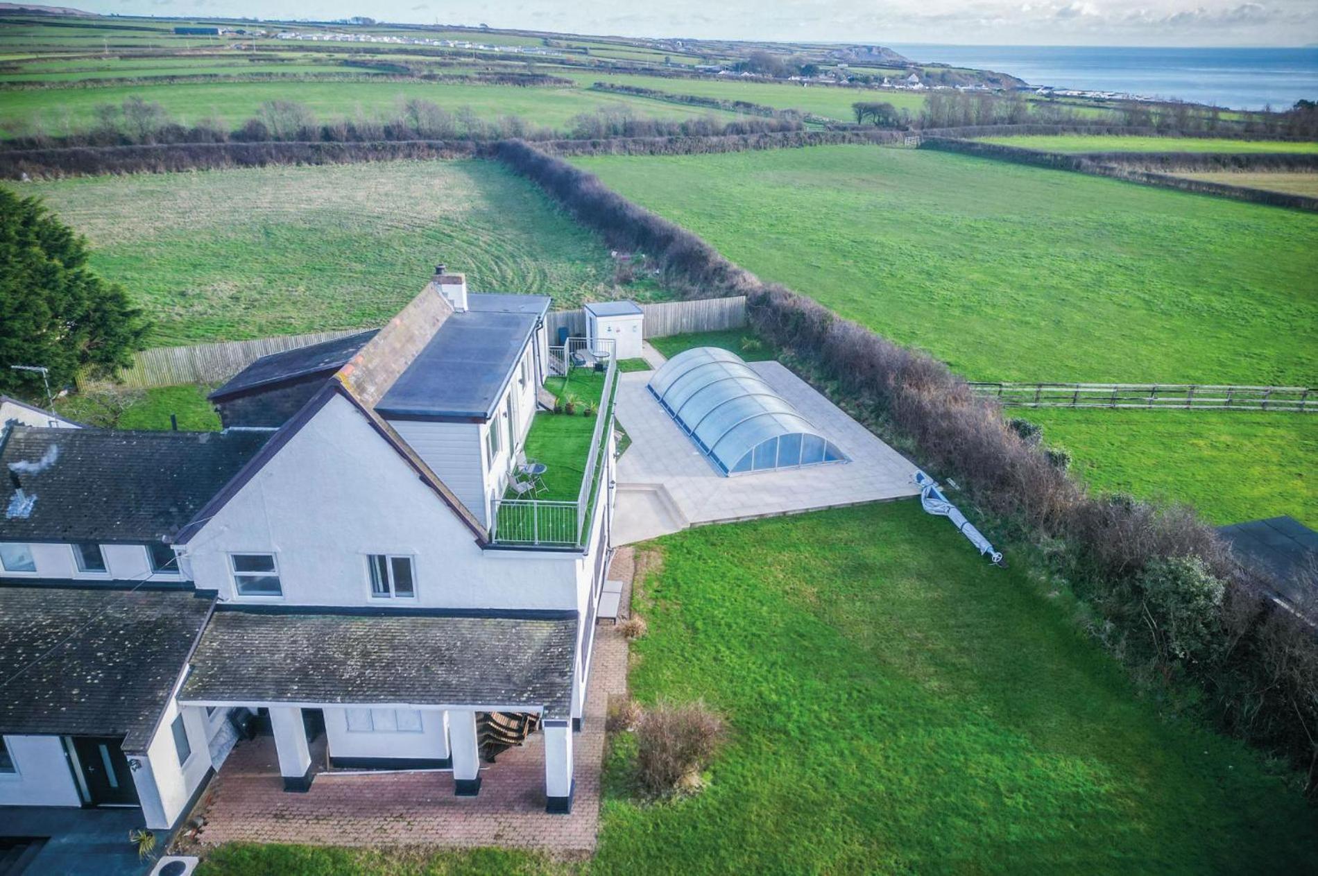 The Penthouse - 1 Bedroom Apartment - Ocean Breeze Port Eynon Exterior foto